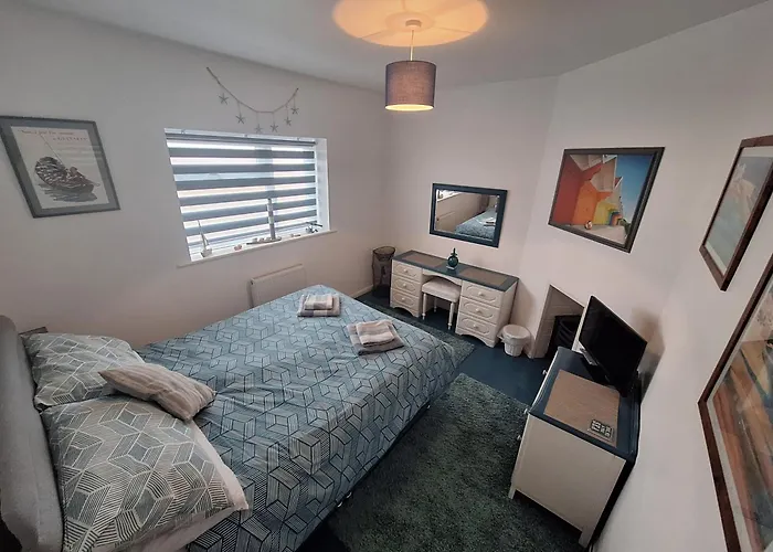 By The Sea, Home From Home Sleeps 6