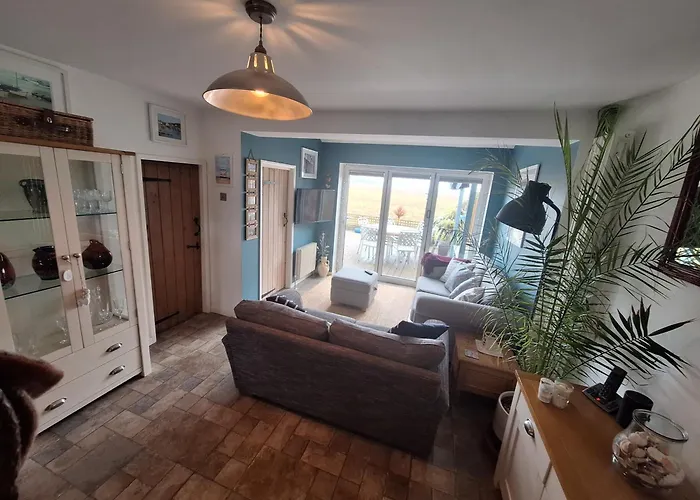 By The Sea, Home From Home Sleeps 6